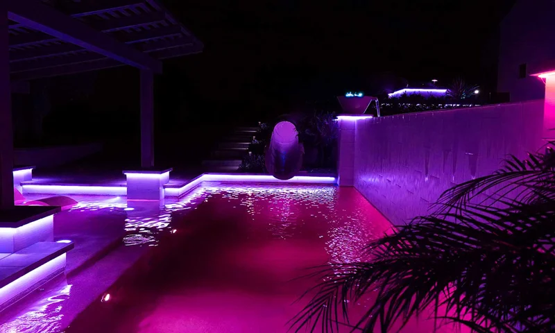 LED dây màu tím trang trí bể bơi