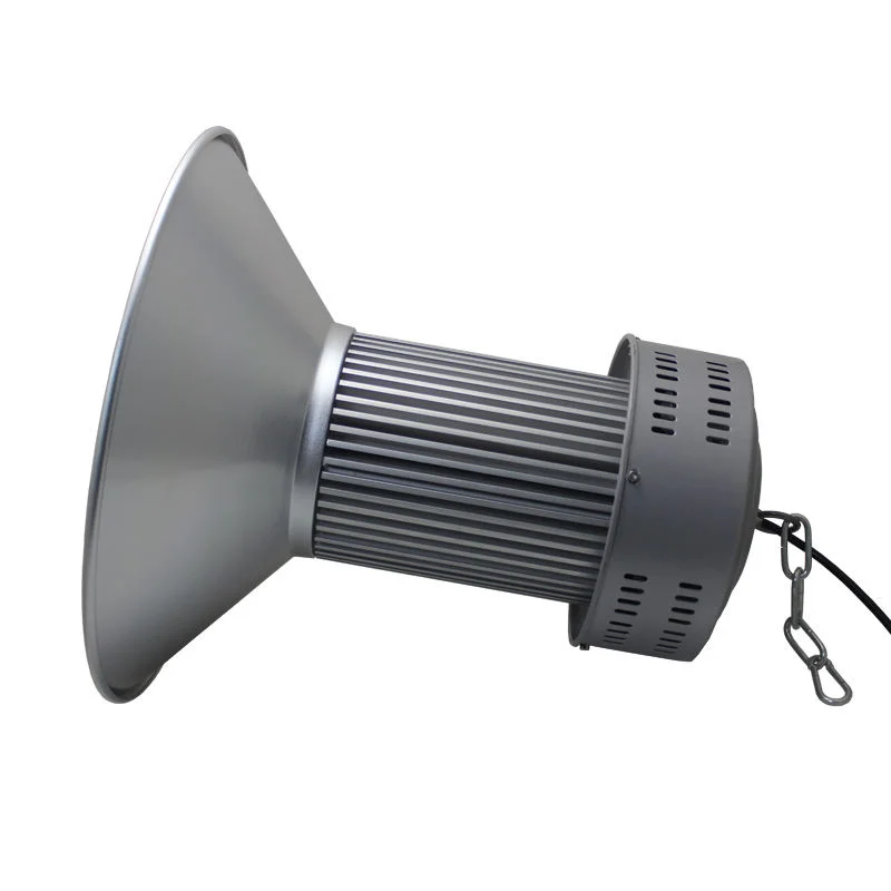 Tản nhiệt bố trí quanh thân đèn