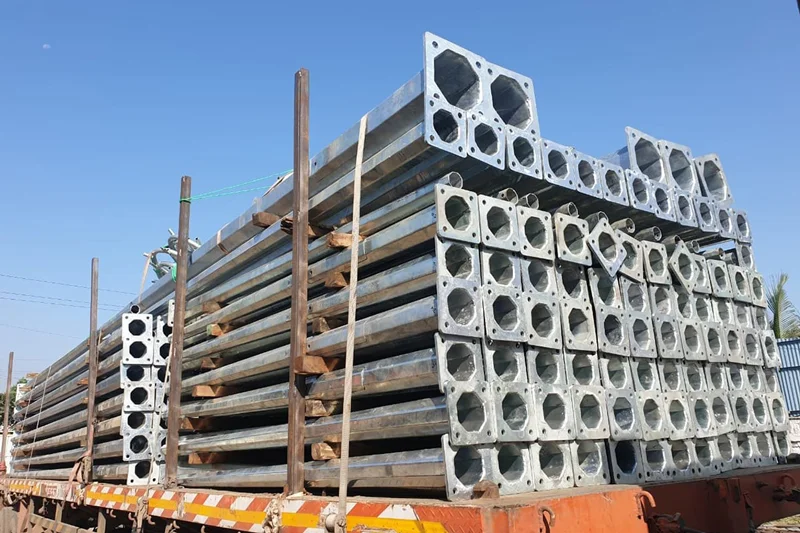 Vận chuyển cột đèn cho dự án