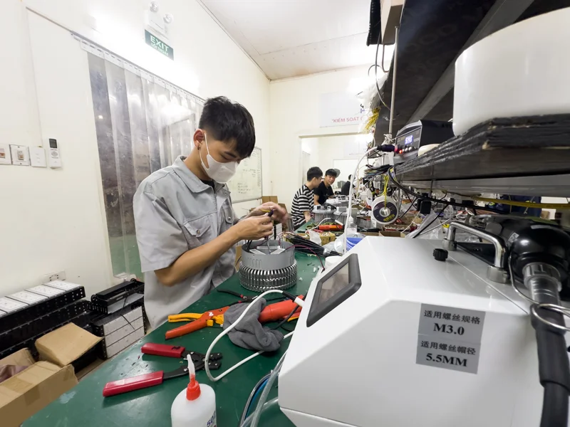 HALEDCO sản xuất đèn cung cấp cho công ty Thăng Tiến
