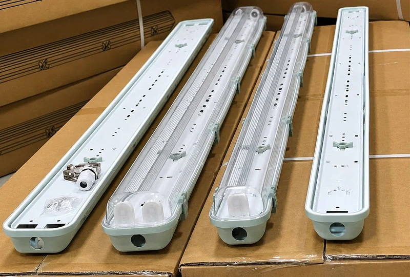 Máng đèn chống ẩm 1m2 cho công ty cơ điện Trâm Anh