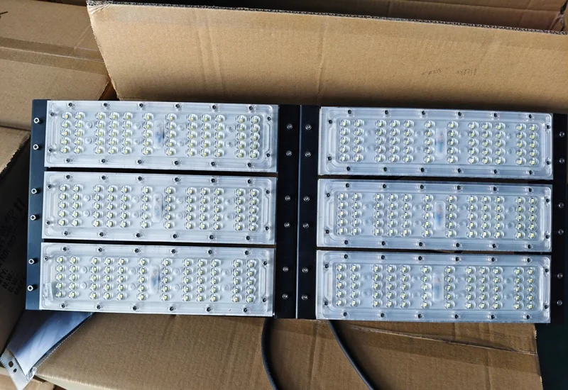 Đèn pha module sử dụng chip LED SMD chính hãng