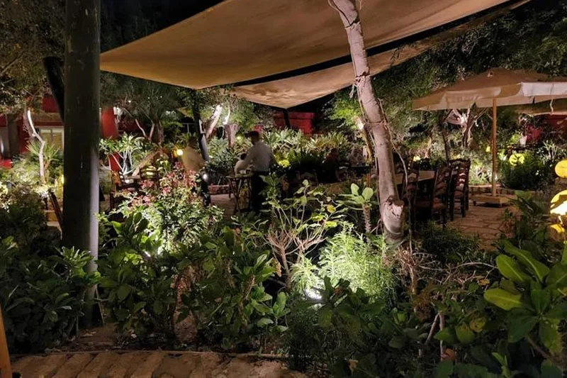 Thiết kế đèn âm đất cho quán cà phê