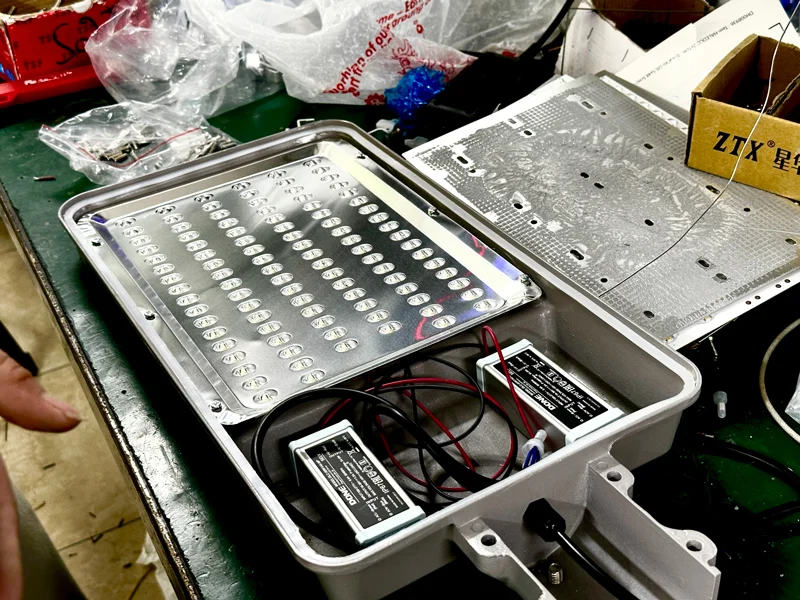 Đèn đường HLS1 sử dụng bộ nguồn chất lượng, đảm bảo điện ổn định