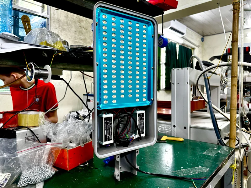 Mẫu đèn đường HLS1 sử dụng chip LED chính hãng