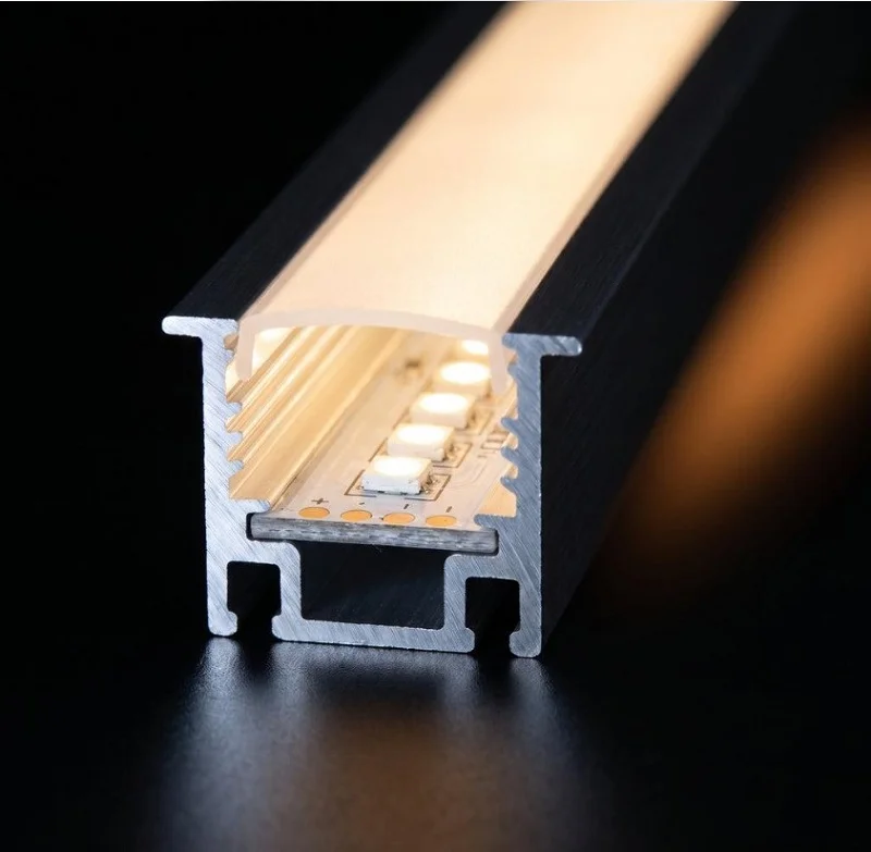 Lắp LED dây vào thanh nhôm giúp hỗ trợ tản nhiệt