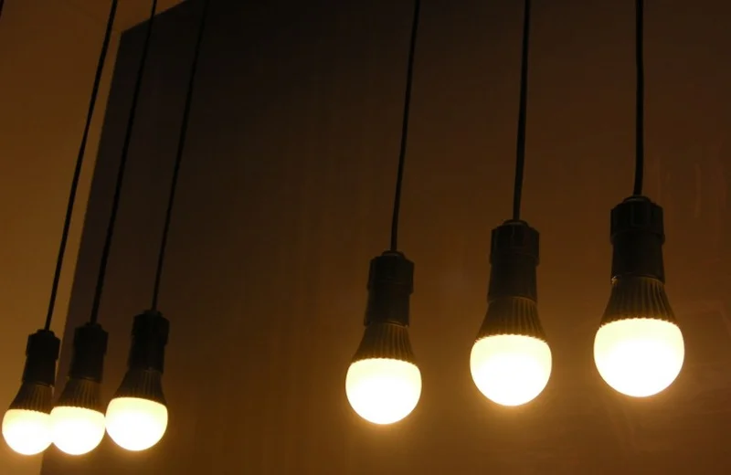 Bóng đèn LED tròn trang trí quán cà phê, nhà hàng