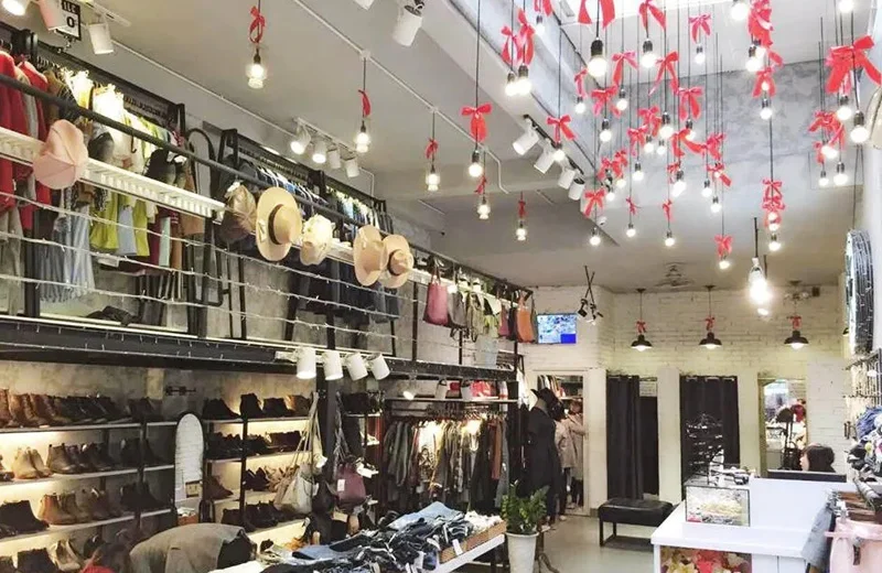 Bóng đèn LED tròn trang trí shop thời trang