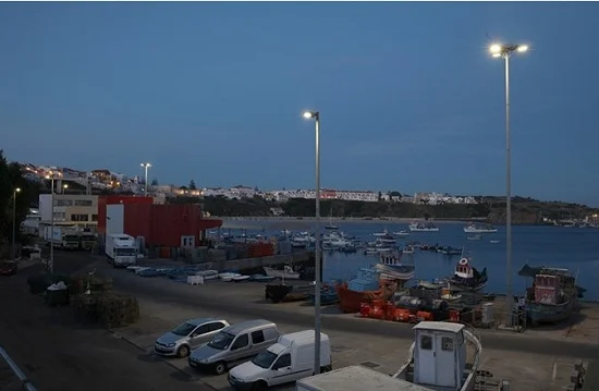 Chiếu sáng sân trường, bến bãi