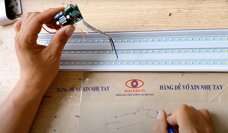 Kiểm tra nguồn đèn tuýp LED