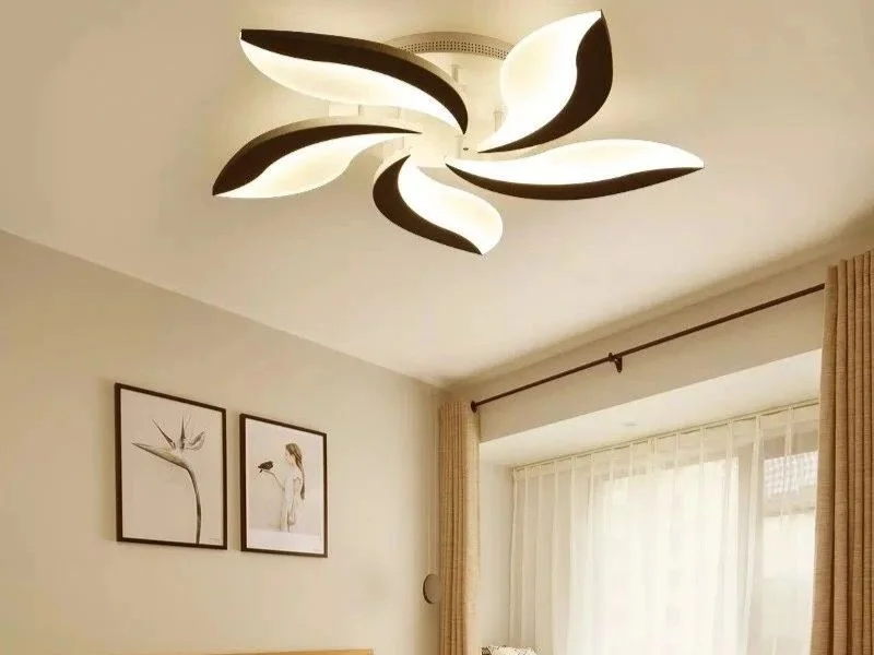 Mẫu đèn ốp trần phòng ngủ họa tiết đẹp