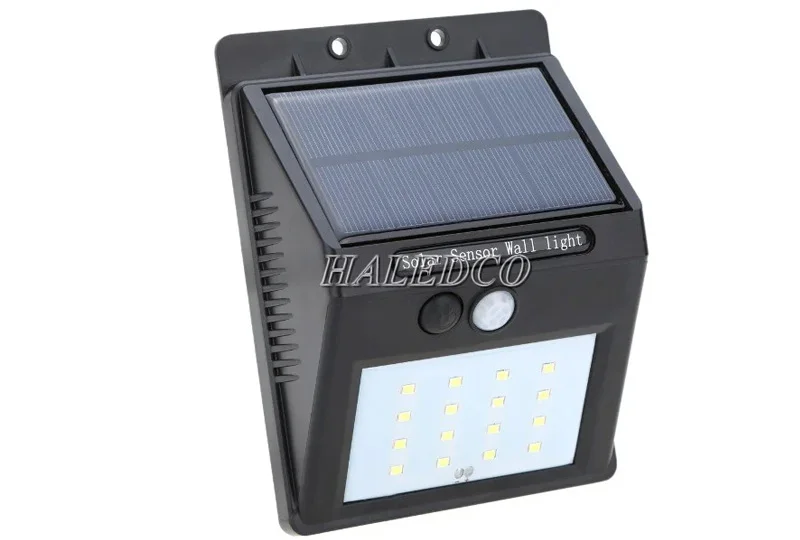 Tấm pin đèn năng lượng mặt trời treo tường ở trên đỉnh đèn