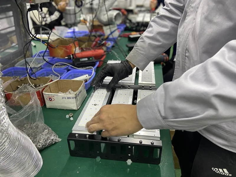 Gắn mạch chip LED cho đèn